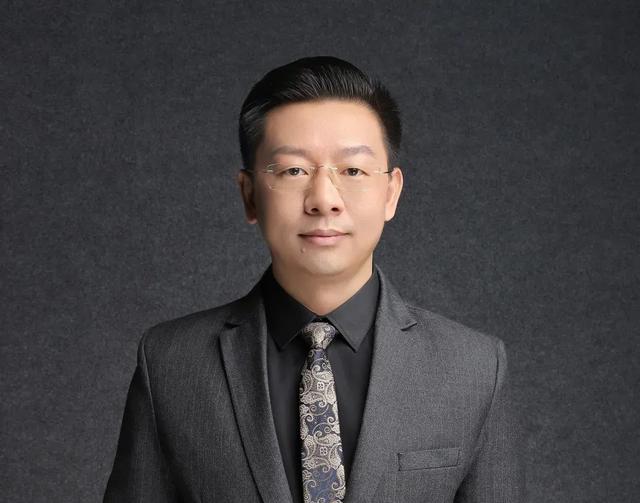 從央企工程師到CEO，他自學(xué)代碼創(chuàng)業(yè)，如今公司市值數(shù)億、單日銷售額破百萬！